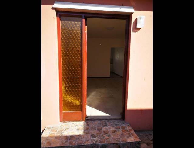 2 BEDROOM PROPERTY TO RENT IN GRASSY PARK